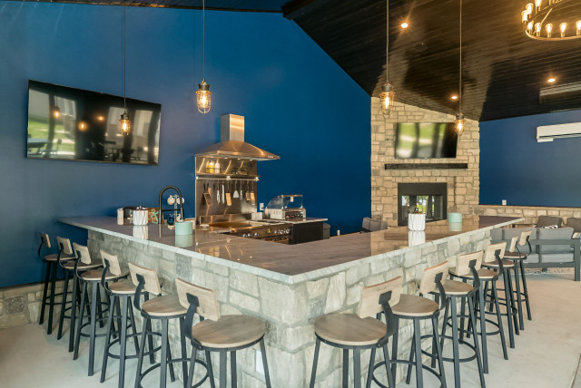 Lake House; Home Addition american-craftsman-hausbar