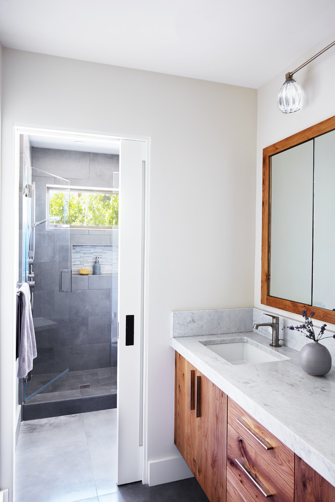 This is an example of a contemporary bathroom in San Francisco.