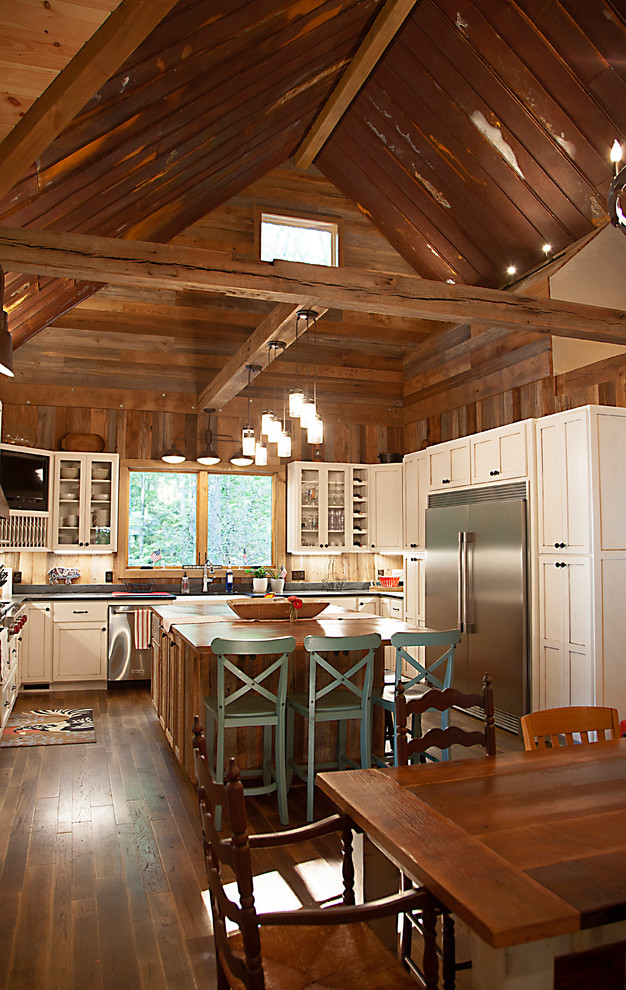Kitchen - large rustic kitchen idea with an island