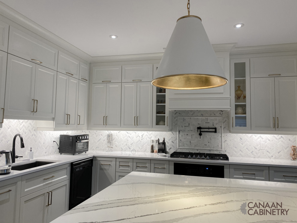 Inspiration for a transitional kitchen remodel in Toronto
