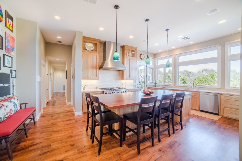 Example of a transitional home design design in Austin
