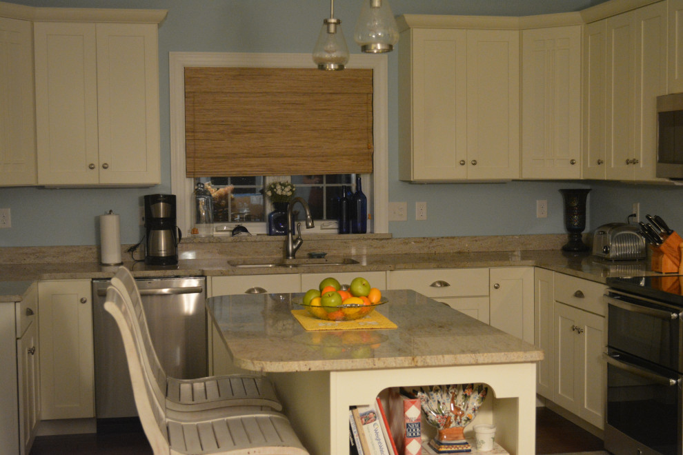 Kitchen - mid-sized transitional u-shaped medium tone wood floor kitchen idea with a double-bowl sink, shaker cabinets, beige cabinets, granite countertops, stainless steel appliances, an island and beige countertops