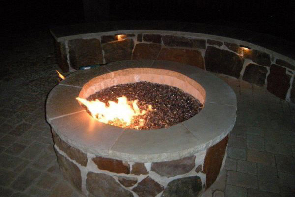 Mid-sized traditional backyard patio in Dallas with a fire feature and concrete slab.