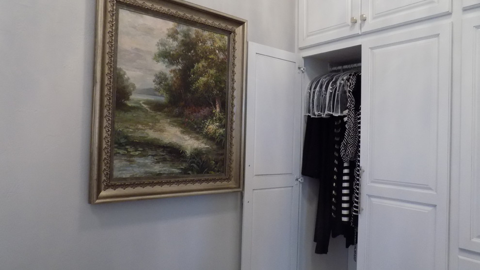 Inspiration for a mid-sized traditional women's dressing room in Oklahoma City with raised-panel cabinets and white cabinets.