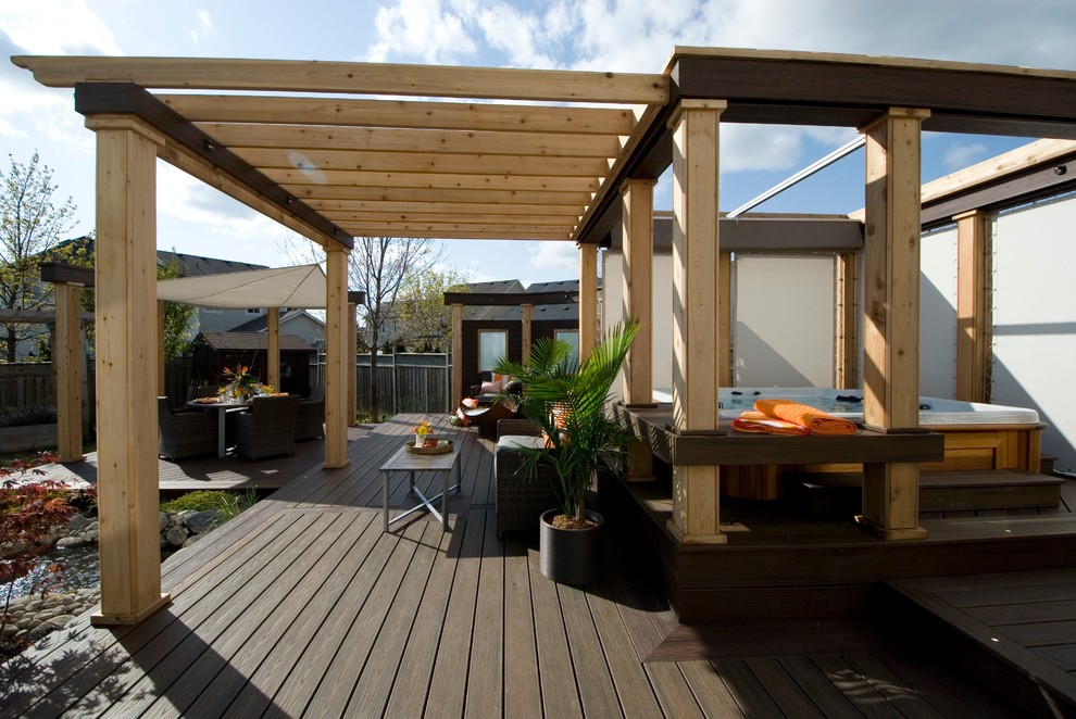 This is an example of a transitional deck in Toronto.