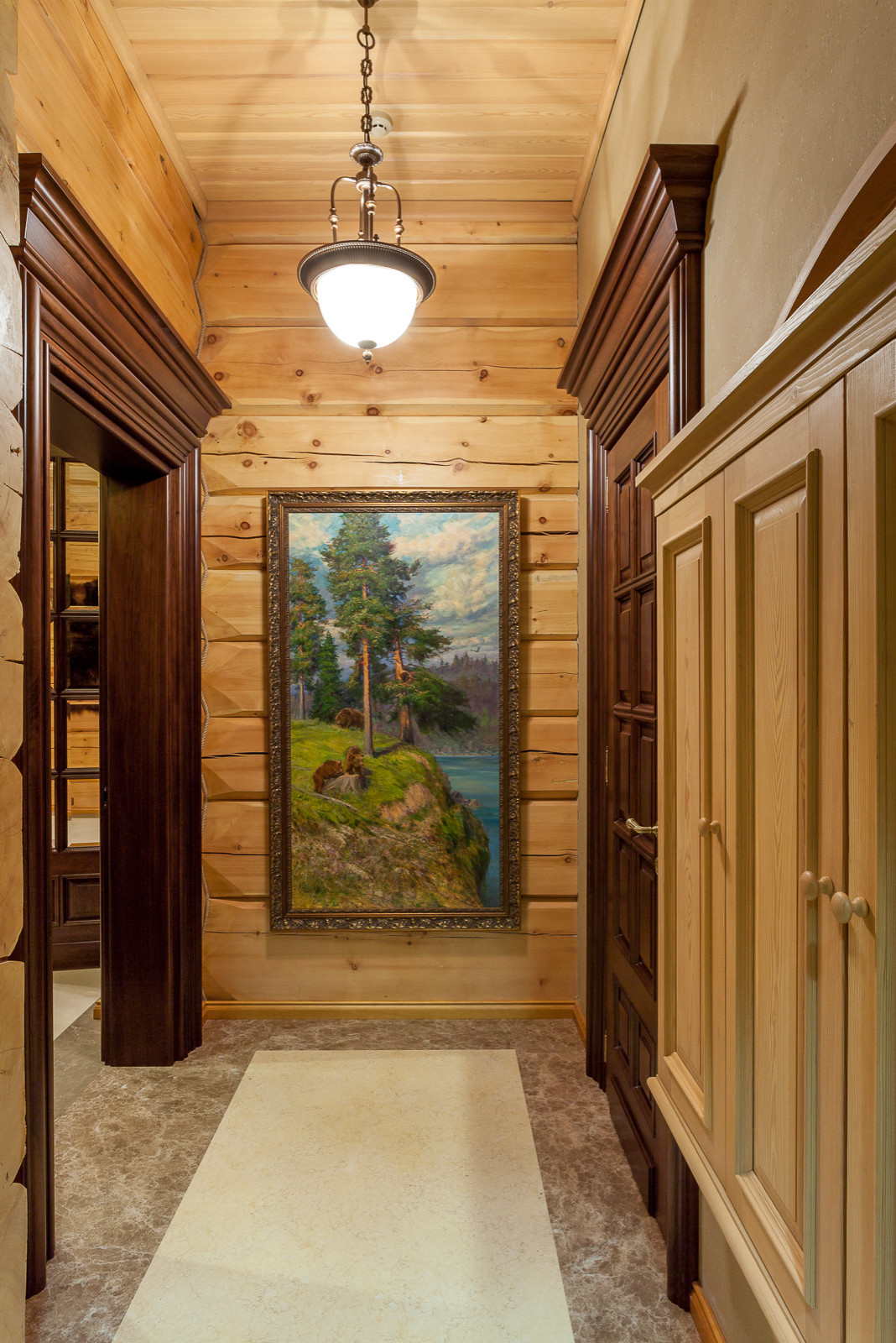 Деревянный дом в классическом стиле