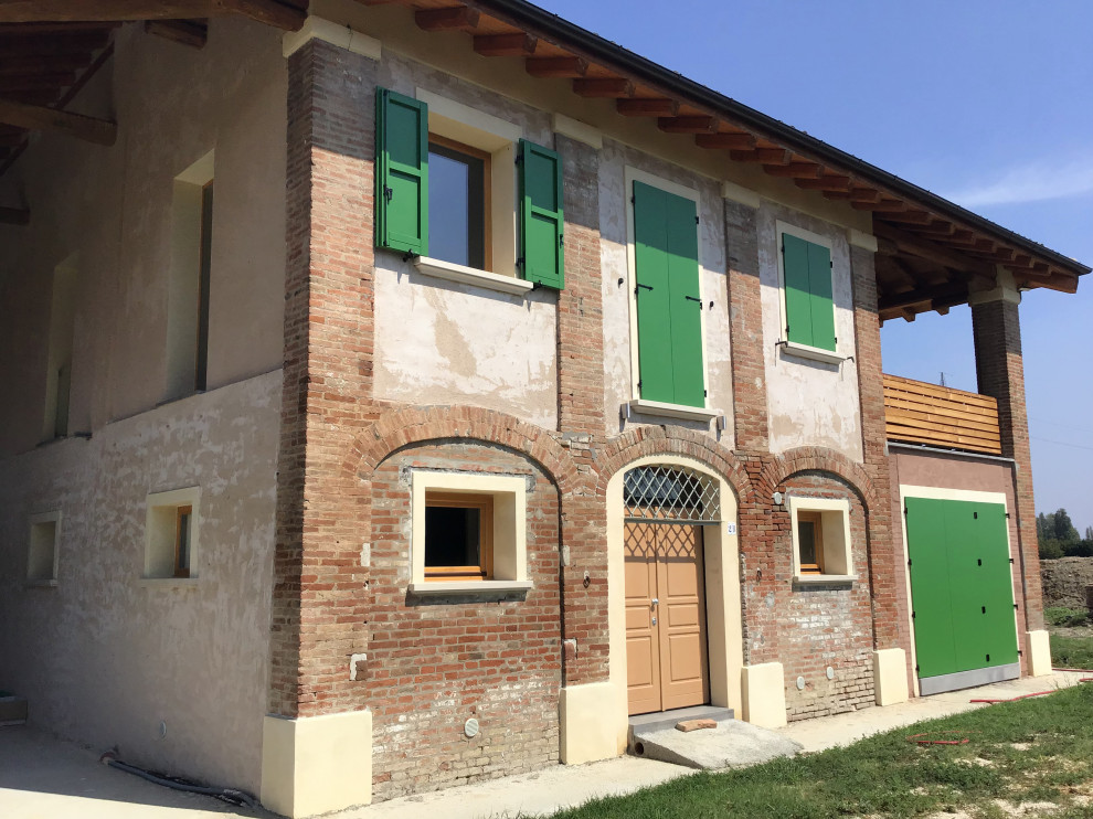 Recupero di un fienile dei primi 900 per una famiglia con figli