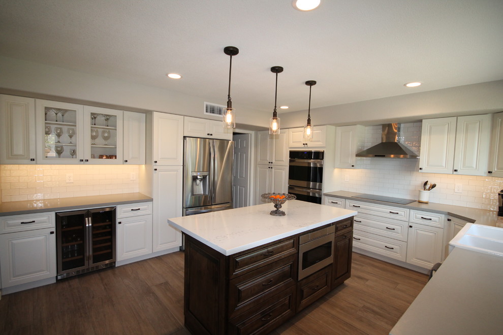 Transitional kitchen photo in Phoenix