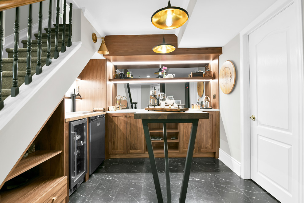 BOLD BESPOKE BASEMENT BAR