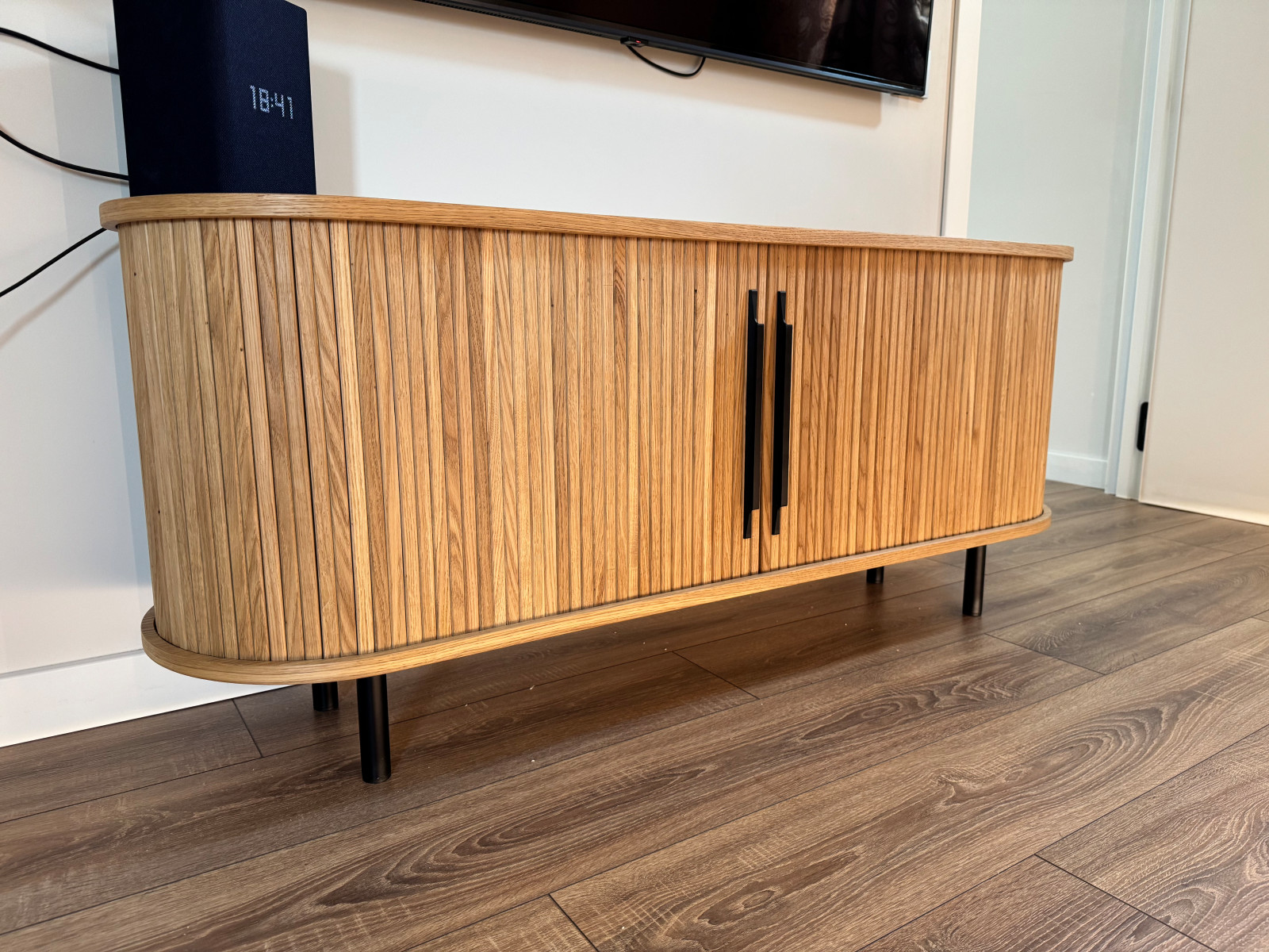 Реечная тумба для ТВ