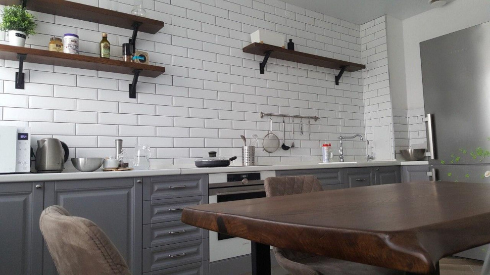 Стол из слэба и полки для кухни