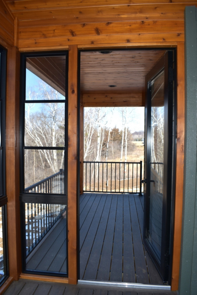 Arts and crafts home design photo in Minneapolis