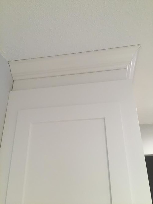 Help Molding Above Kitchen Cabinets Crown Installed Poorly I Am Not Sure Don T Work In This Field Any Step By Directions Could Show To My Installer Explain He Has Done It Incorrectly Would Be Great