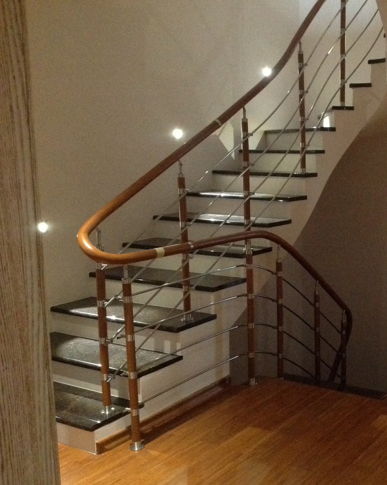 Красивое эксклюзивное  ограждение на заказ из массива дуба, и нержавеющей стали,