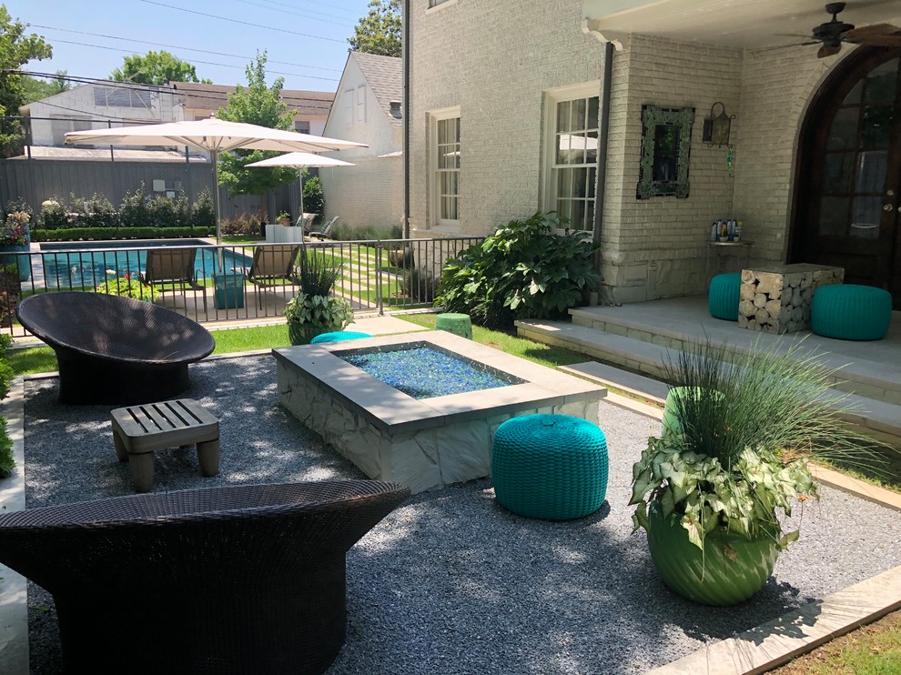 Example of a transitional home design design in Dallas