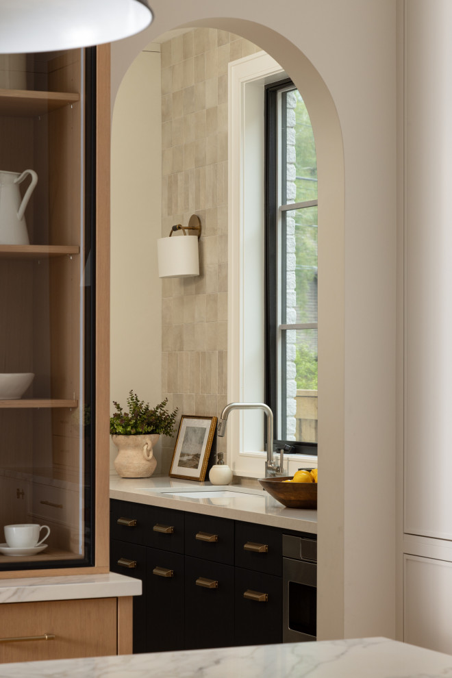 Inspiration for a transitional home design remodel in Toronto