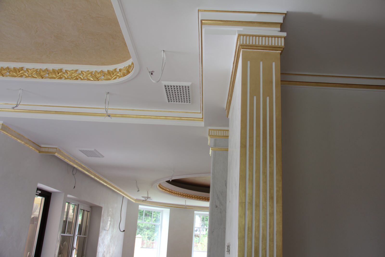 Позолота лепного декора