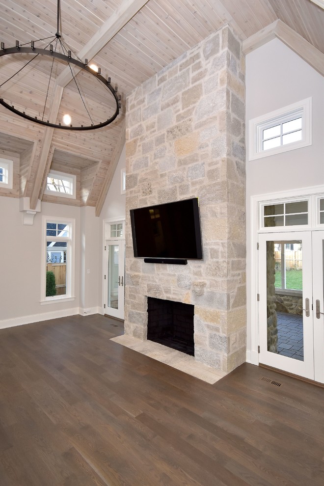 Example of a transitional home design design in Chicago