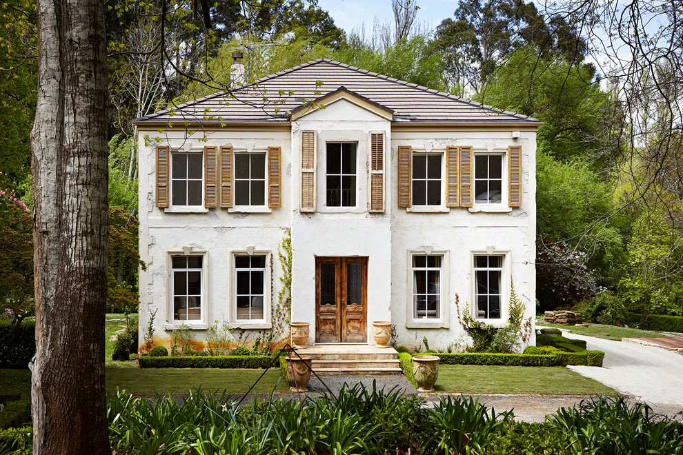 This is an example of a traditional exterior in Melbourne.