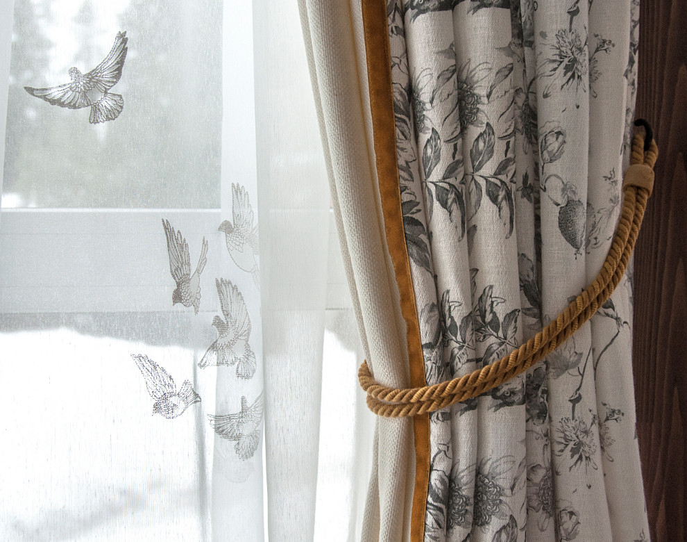 Светлая веранда с птичками