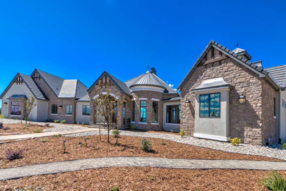 Inspiration for a transitional home design remodel in Denver