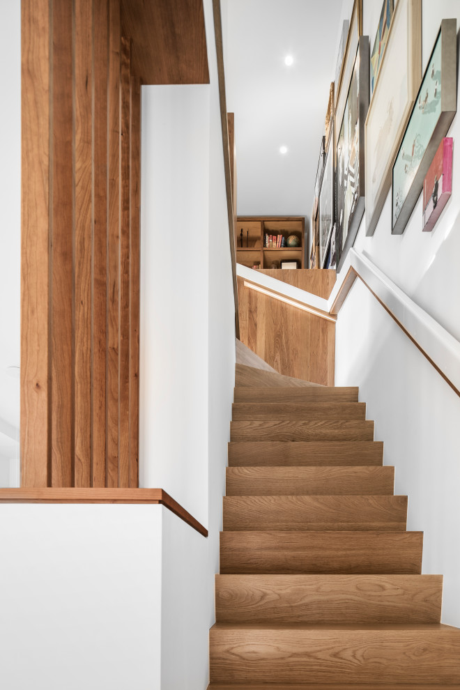 Kleine Moderne Holztreppe in L-Form mit Holz-Setzstufen in Toronto