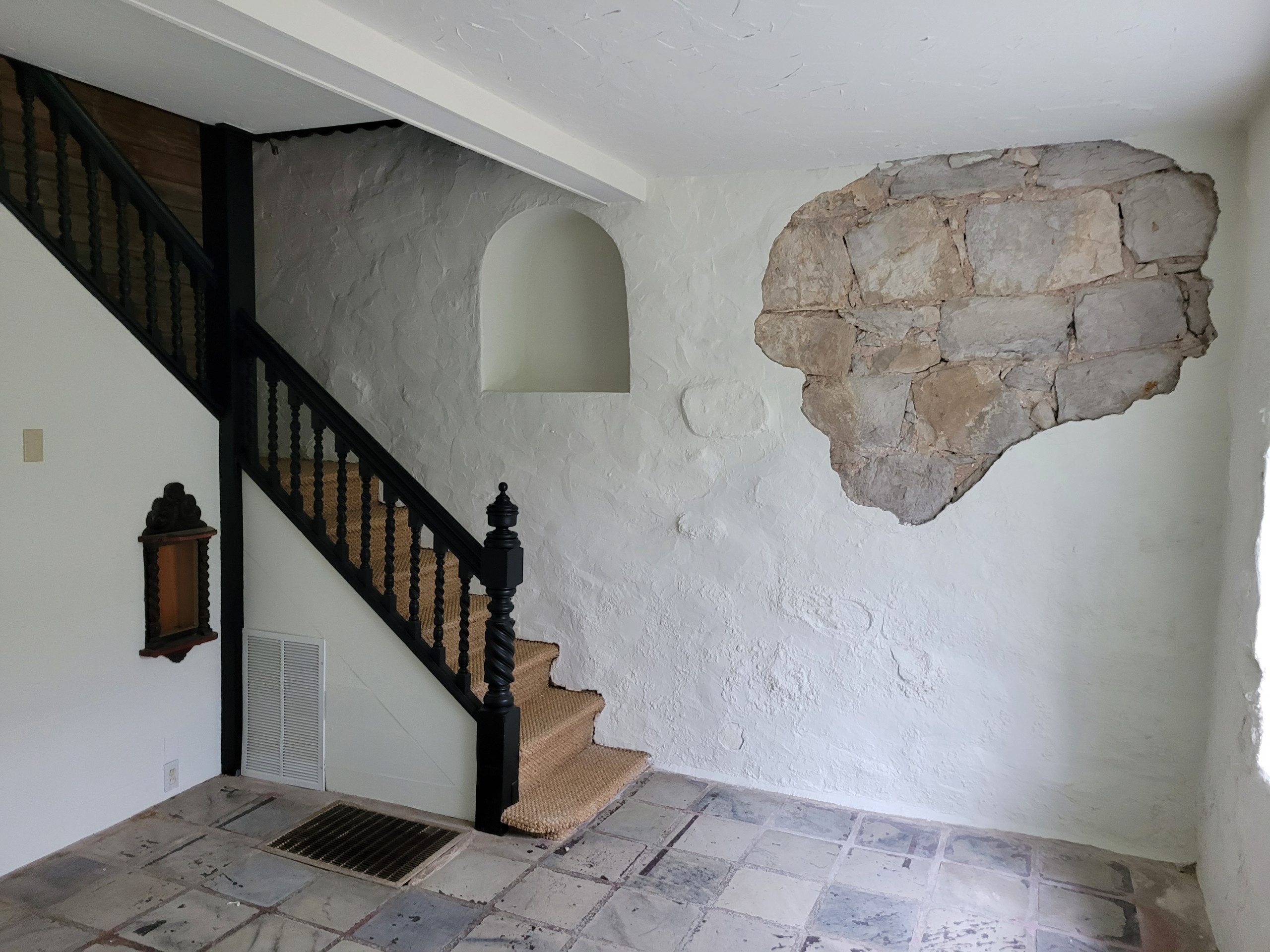 Crumbling Wall Feature