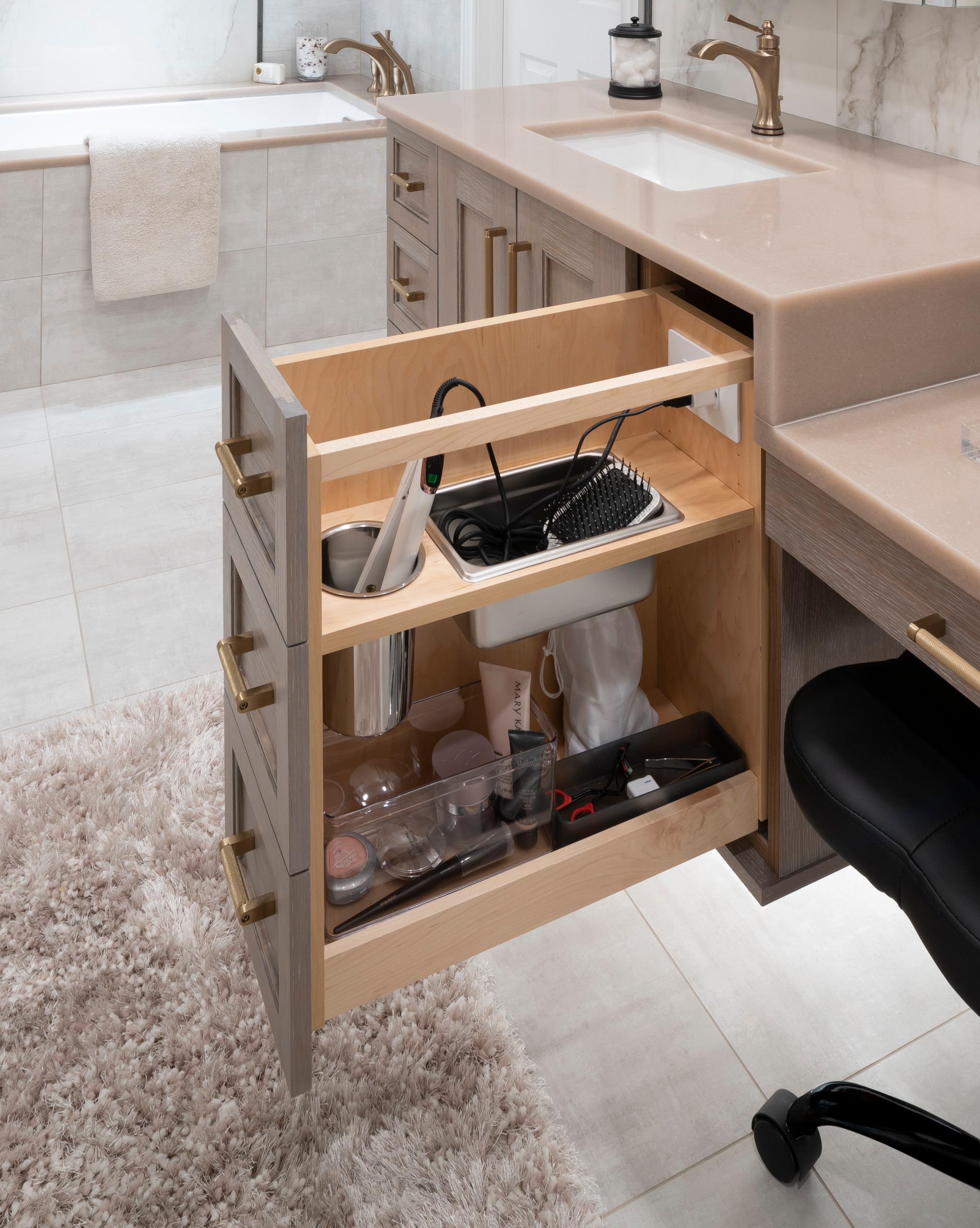 10 Bathroom Vanity Features Pros Always Recommend, image size:2044x2560