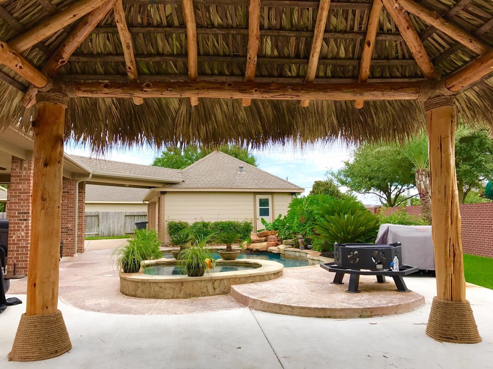 This is an example of a tropical patio in Houston.