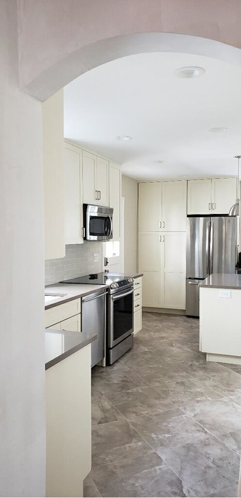 Example of a transitional home design design in DC Metro