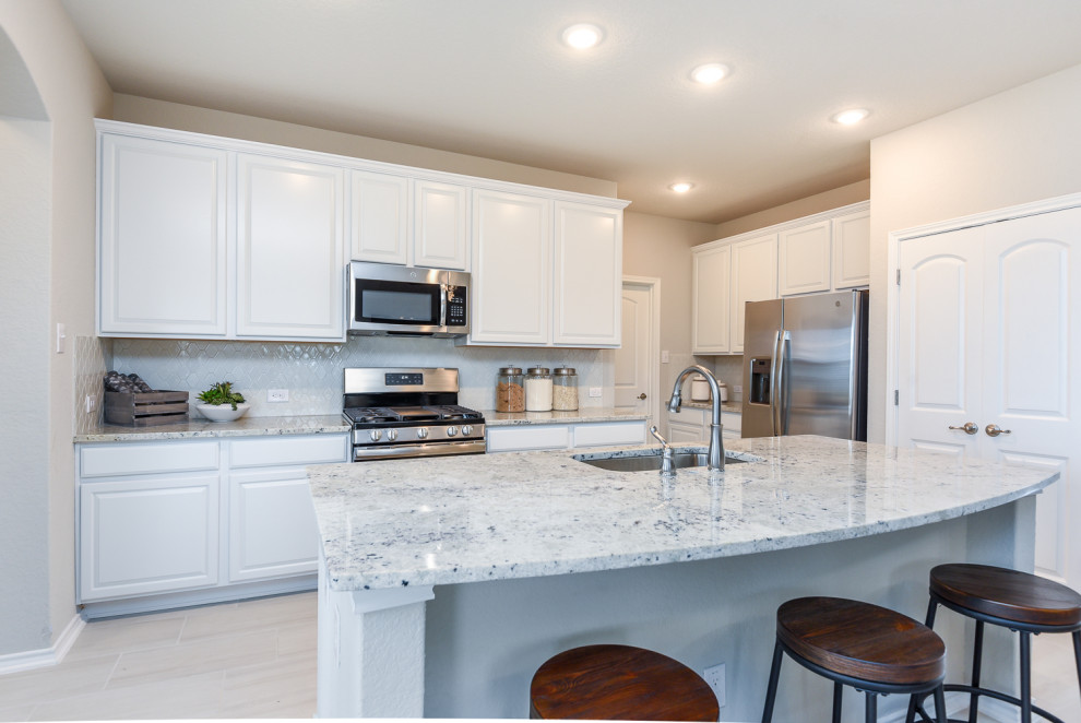 Inspiration for a mid-sized transitional kitchen remodel