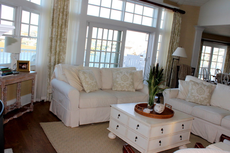 This is an example of a beach style living room in Philadelphia.