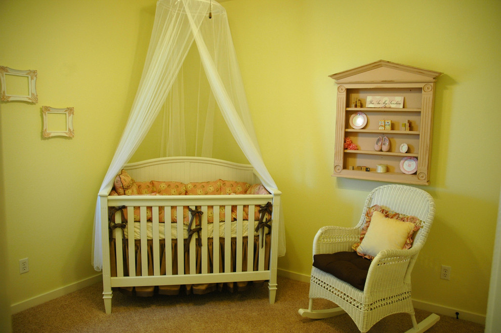 Inspiration for a transitional home design remodel in Austin