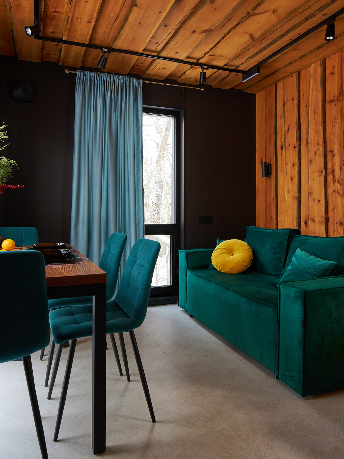 Домик на берегу Волги