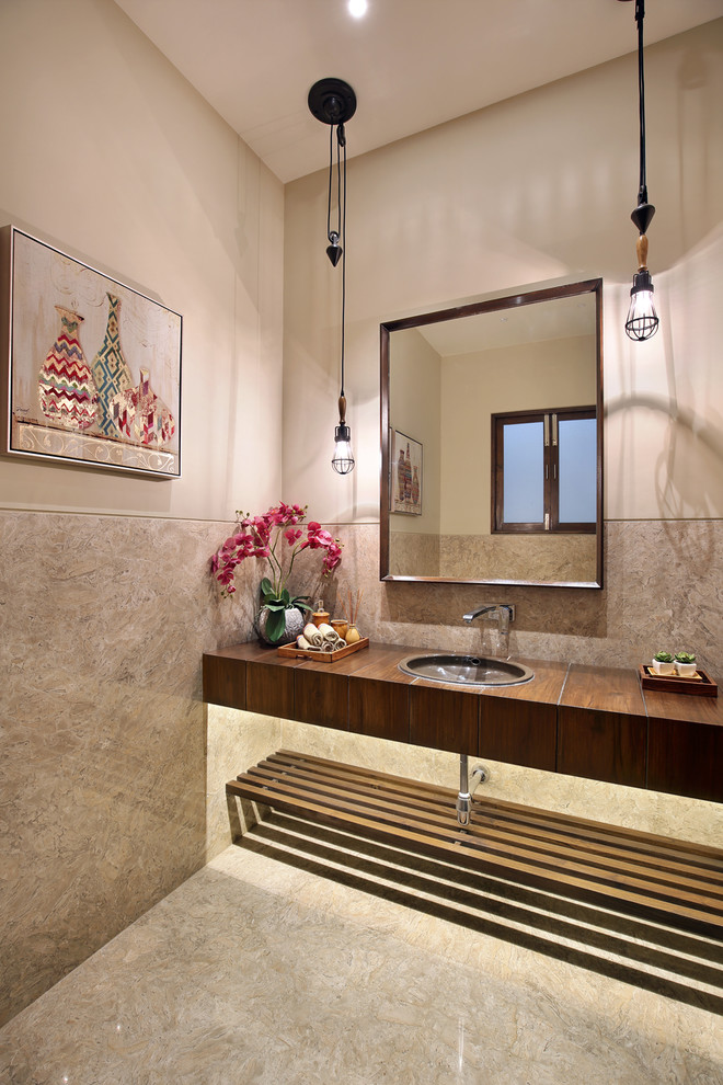 This is an example of a contemporary bathroom in Ahmedabad.