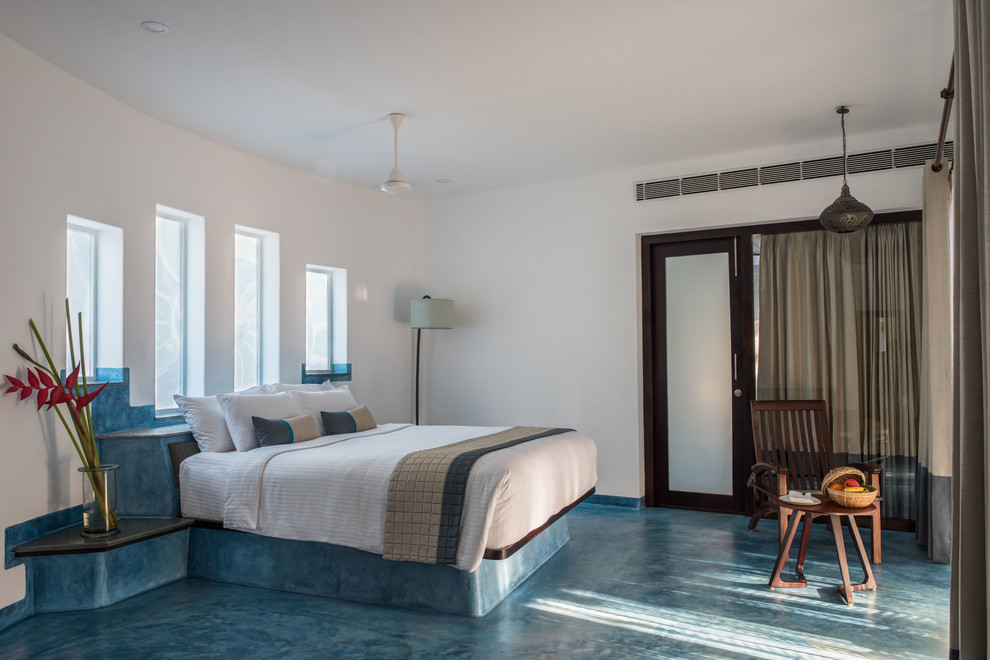 This is an example of a contemporary bedroom in Hyderabad.