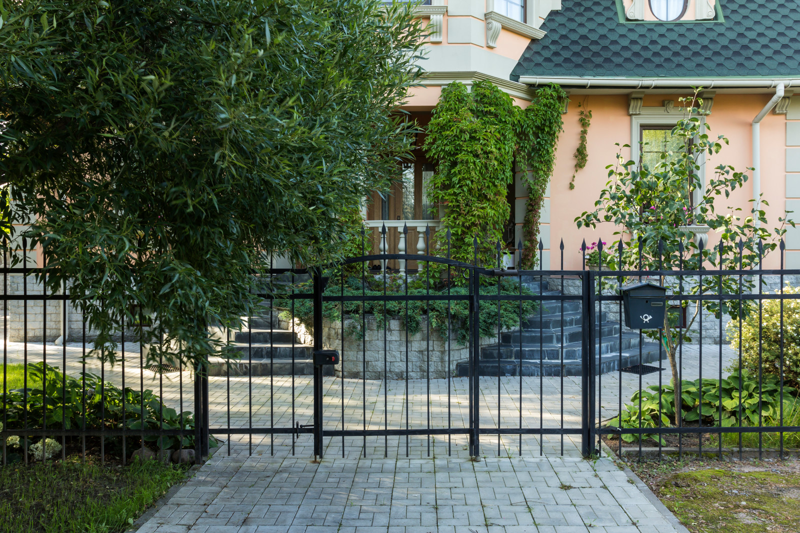 Дом под Петергофом