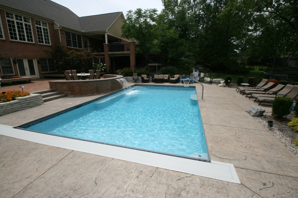 Inspiration for a transitional pool remodel in Cincinnati