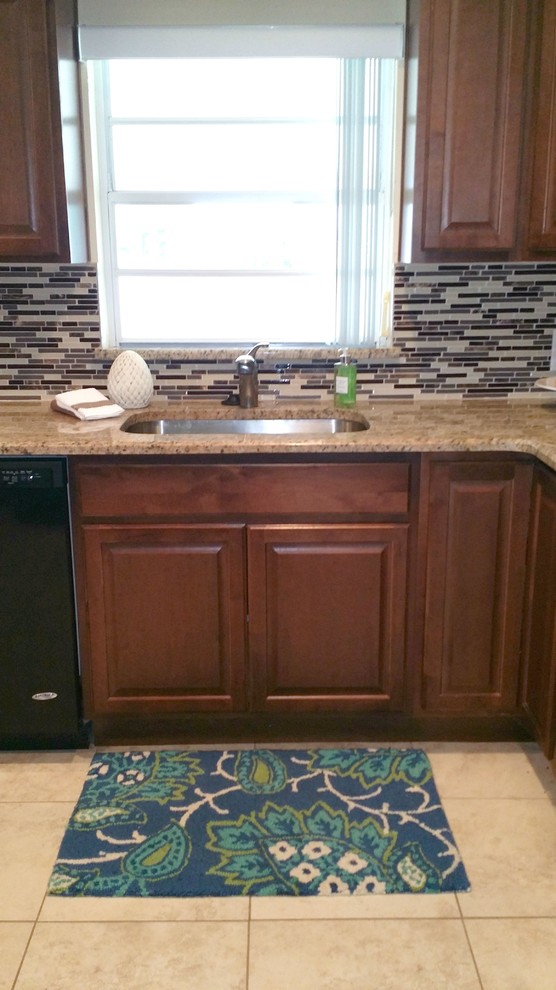 Home design - transitional home design idea in Miami