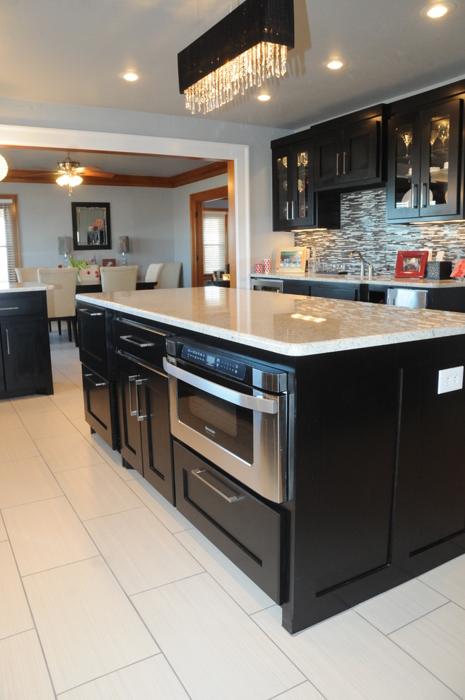Kitchen - transitional kitchen idea in Austin