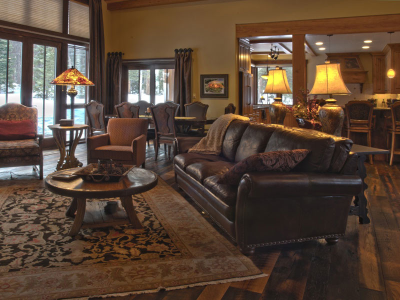 Example of a mountain style home design design in Denver