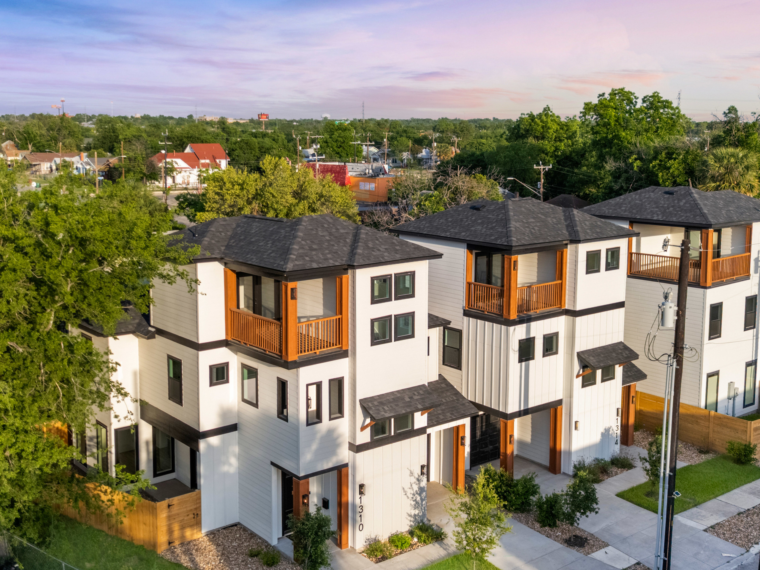 1310 S Mesquite