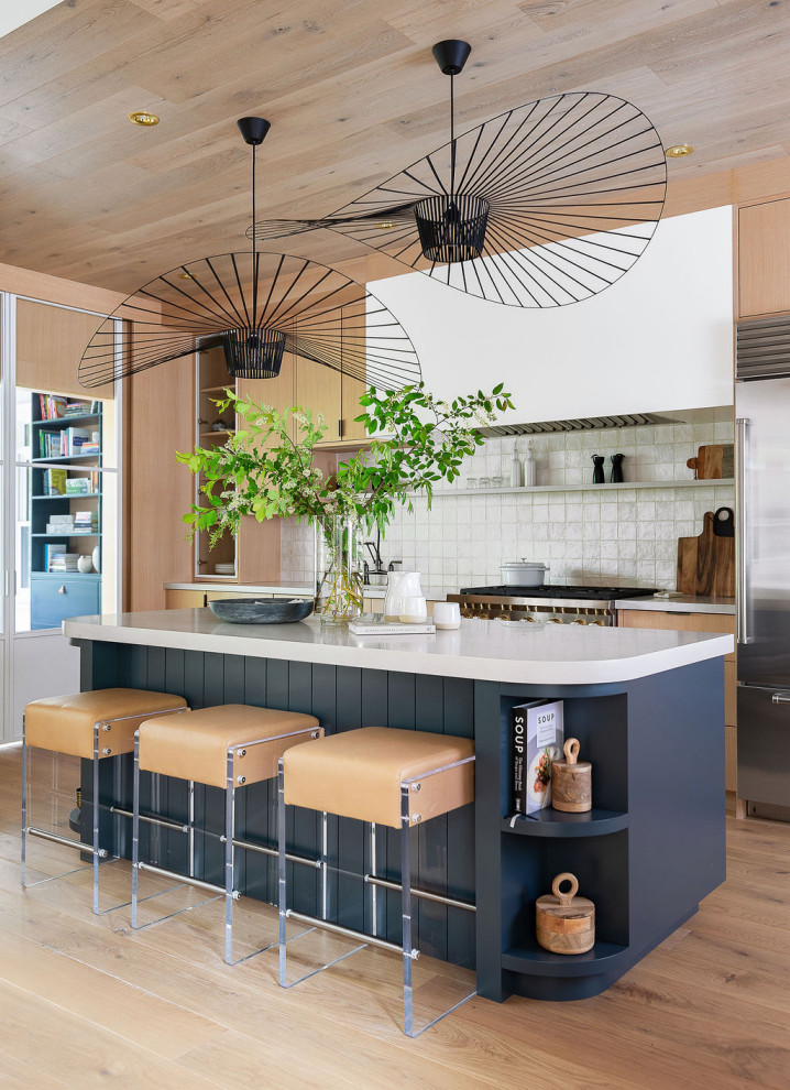 Natural Rift-Cut White Oak Modern Kitchen with Curvy Paneled Navy-Blue ...