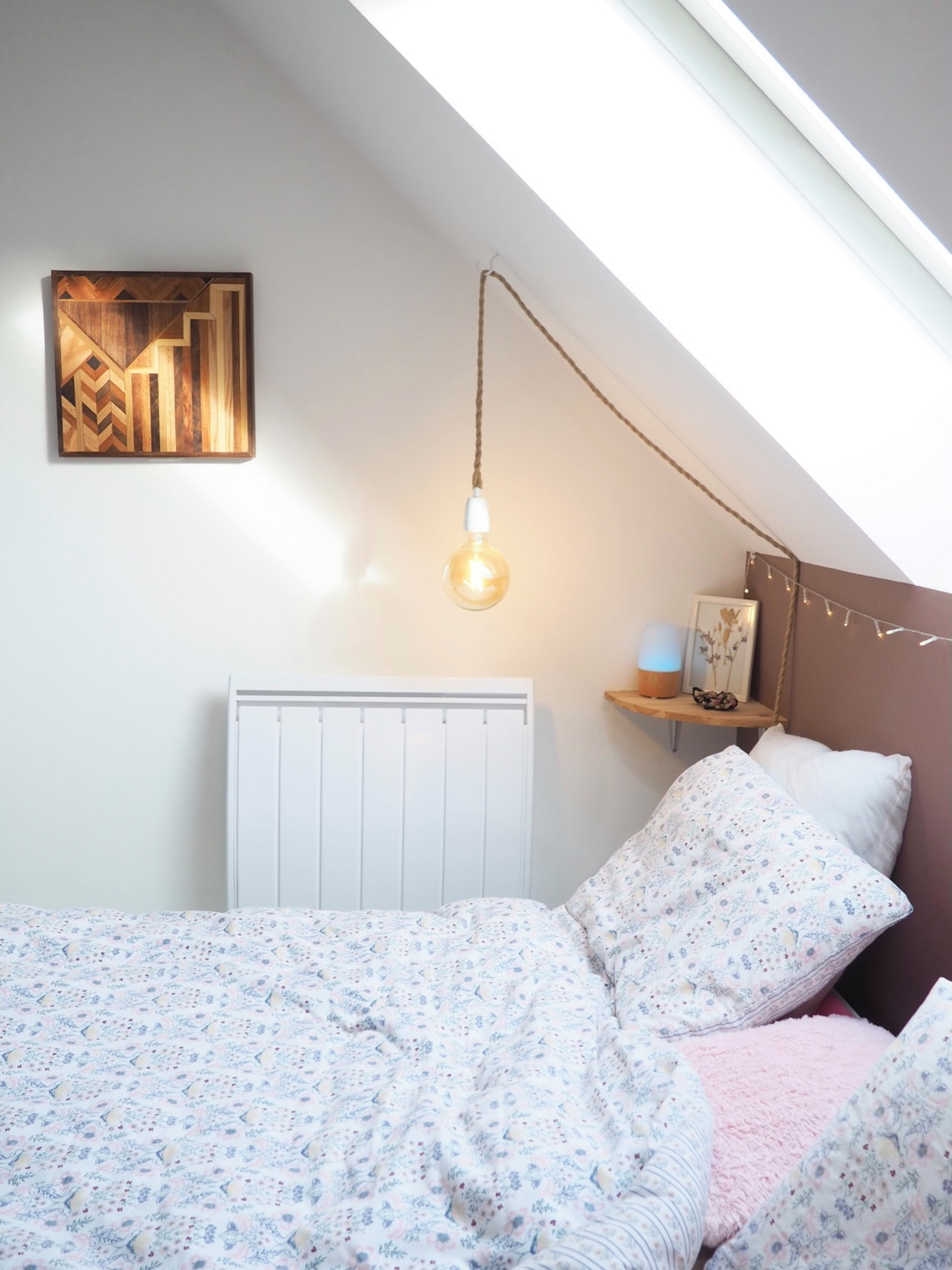 おしゃれな北欧スタイルの寝室 ピンクの壁 の画像 21年10月 Houzz ハウズ