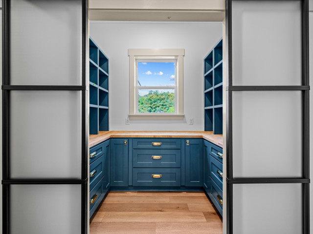 Bartoletti Residence american-craftsman-ankleidezimmer