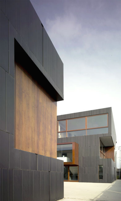 Photo of a mid-sized contemporary detached two-car garage in Los Angeles.