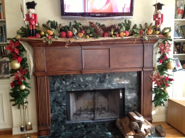 How to decorate a Christmas Mantle! traditional-family-room