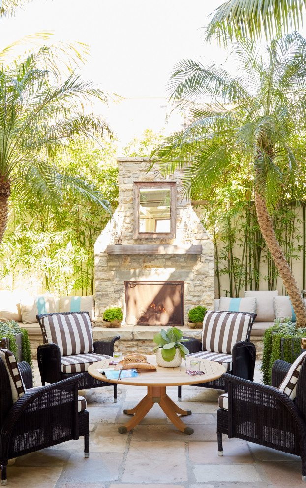 Inspiration for a tropical patio in Los Angeles.