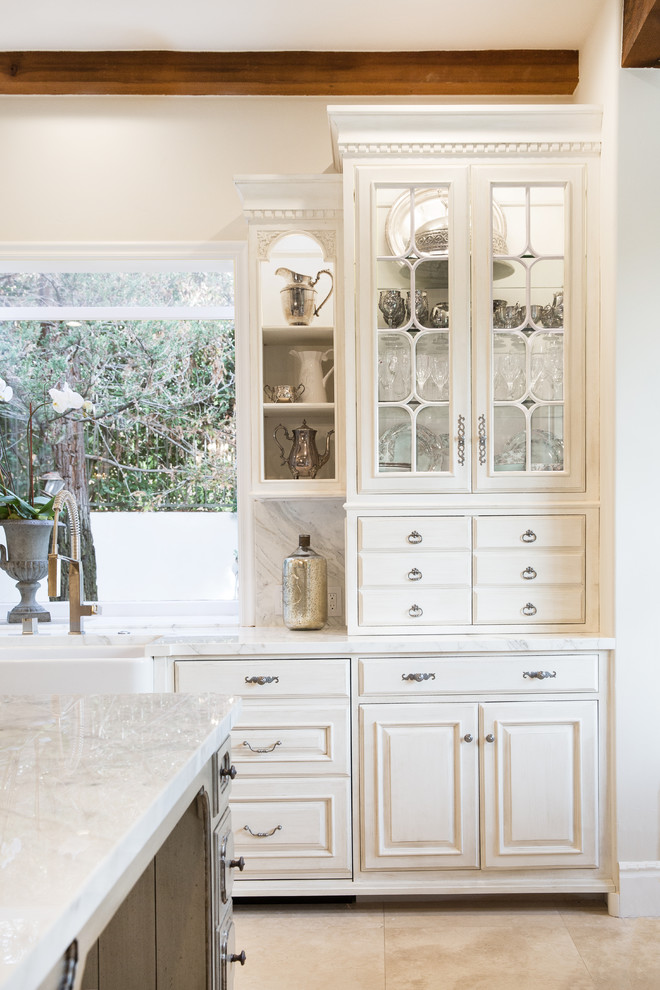 Example of a transitional kitchen design in Orange County