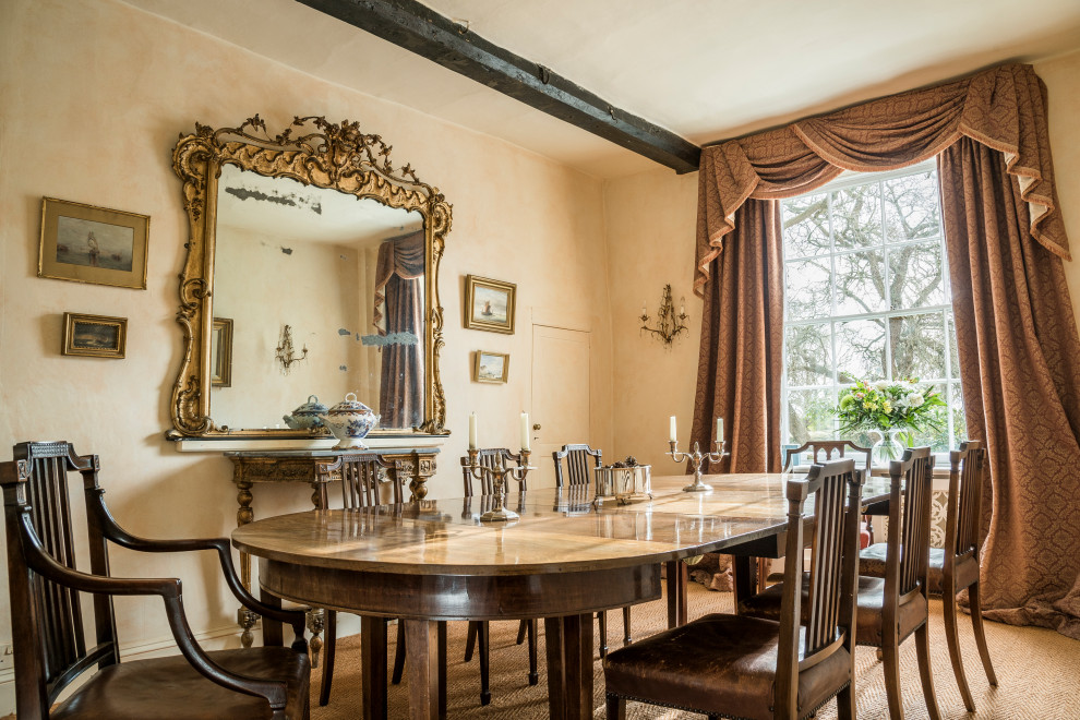 Photo of a large dining room in Oxfordshire.